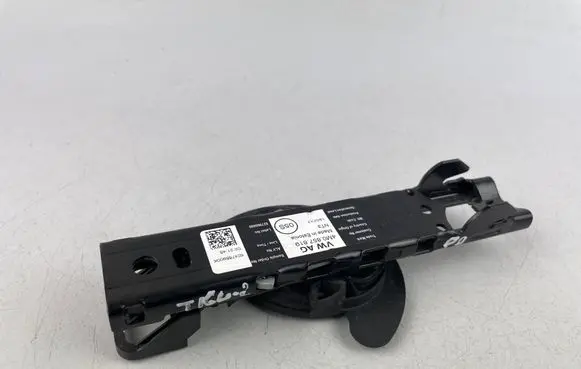 Volkswagen Tiguan Seat belt height adjuster 4M0857819