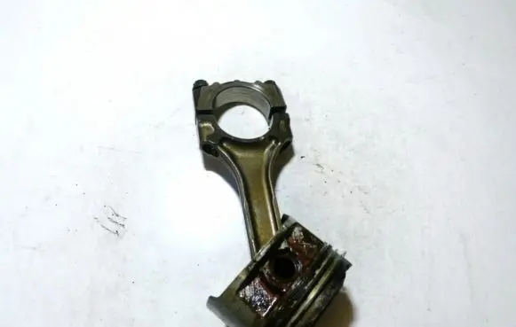 Toyota Corolla E120 E130 Piston with connecting rod