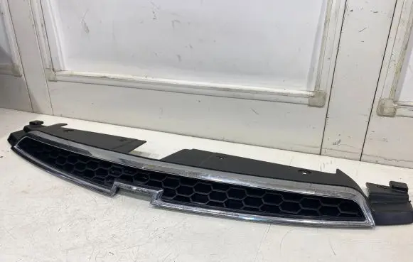 Chevrolet Cruze Front bumper upper radiator grill 96832951