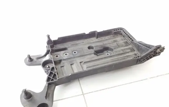 Volkswagen Golf VII Battery tray 5Q0915321H