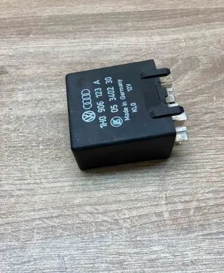 Volkswagen Golf III Other relay 1H0906123A 05340230