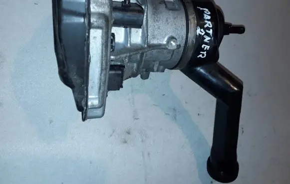 Citroen Berlingo Power steering pump 9673536480