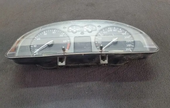 Volkswagen PASSAT B5 Speedometer (instrument cluster)