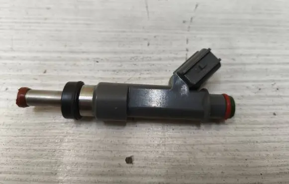 Toyota C-HR I Fuel injector 232500T110