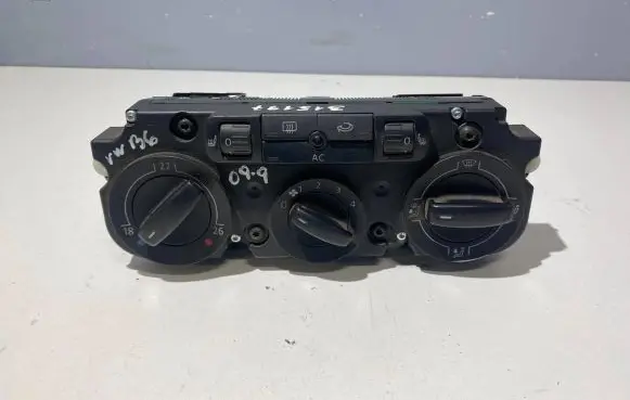 Volkswagen Golf V Climate control unit 5370171C5 130809