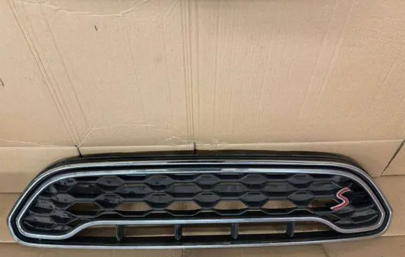 Mini Cooper Countryman F60 Front bumper upper radiator grill 7405406