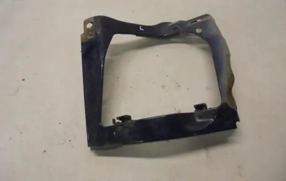 Engine bonnet/hood lock trim molding
