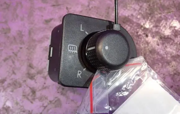 Skoda Octavia Mk2 (1Z) Wing mirror switch 