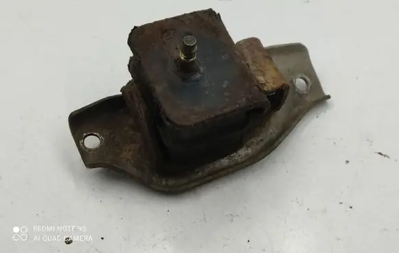 Subaru Legacy Engine mount bracket