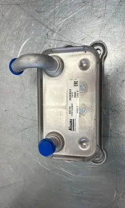 Volvo XC90 Engine oil radiator 90779 31201912 8677973