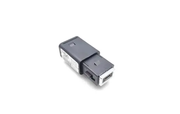 Peugeot 2008 II USB socket connector 98313506DX 9831377180