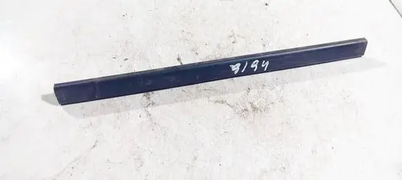 Honda FR-V Front door glass trim molding 050721