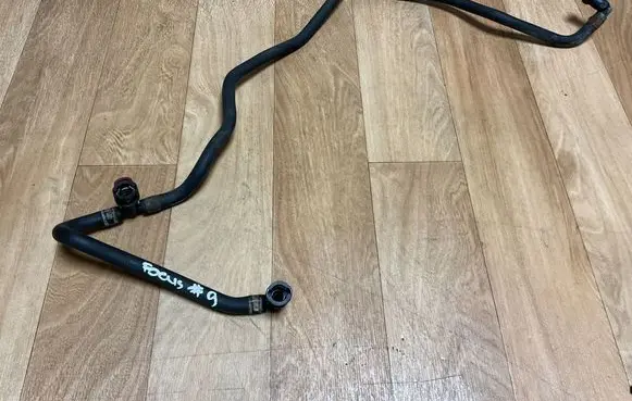 Ford Focus Fuel line pipe 7337917