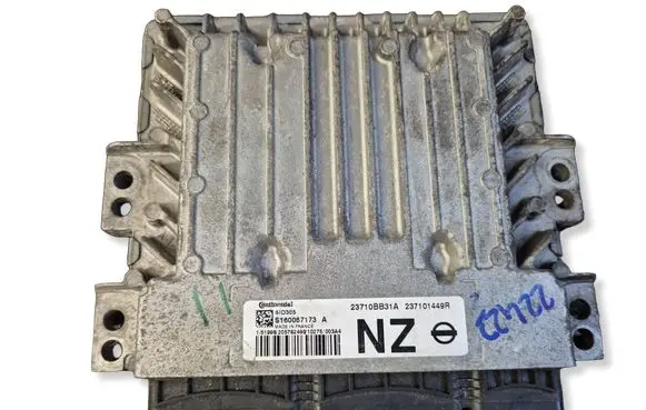 Nissan Qashqai+2 Engine control unit/module 23710BB31A 237101449R S180067173A