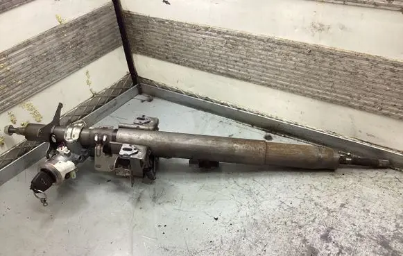 Steering wheel axle set