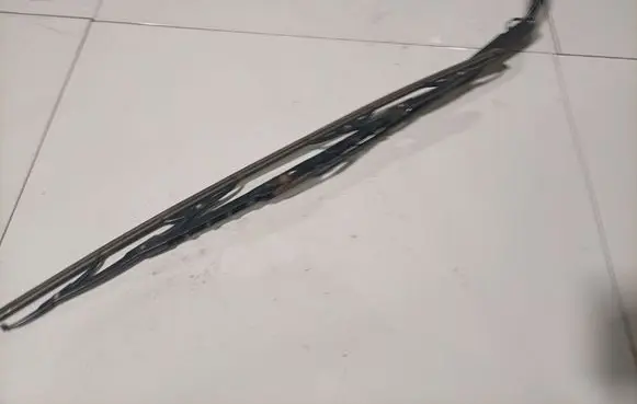 Subaru Legacy Front wiper blade arm 