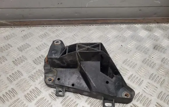 Chrysler Pacifica Radiator mount bracket 68292238AA