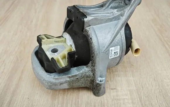 Audi A4 S4 B9 Engine mount bracket 8W0199372AB