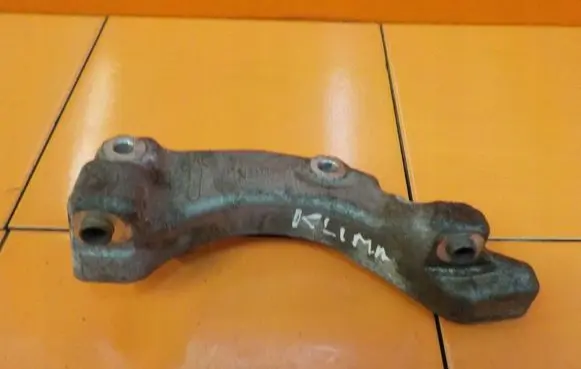 Volvo S60 Engine mounting bracket 31401869