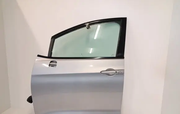 Chrysler Pacifica Front door