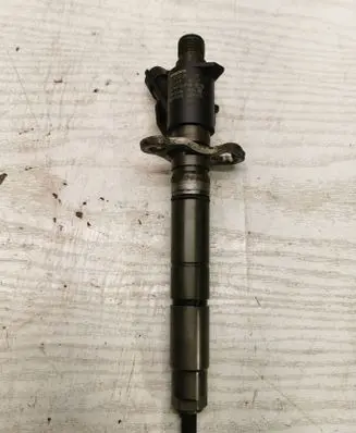 Volvo S60 Fuel injector 31303238 8445141