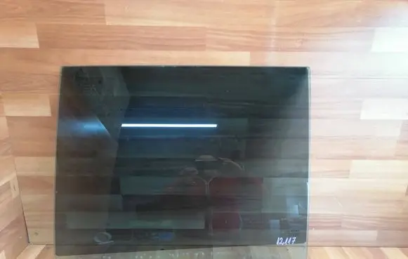 Rear door window glass
