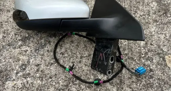 Front door electric wing mirror