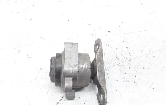 Ford Mondeo Mk III Engine mount bracket 2S716037AA