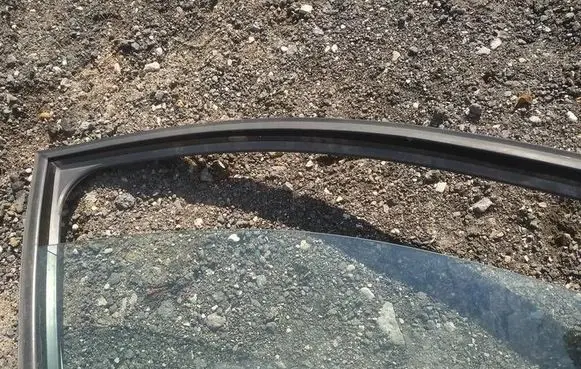 Seat Toledo IV (NH) Front door window glass four-door AS2