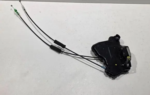 Lexus CT 200H Front door lock A046693