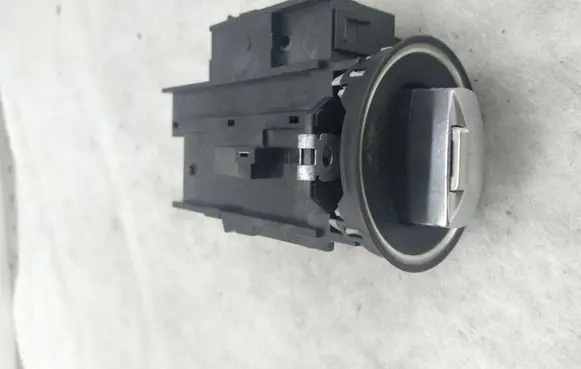 Volkswagen PASSAT B7 Ignition lock 3C0905848AA 33303701