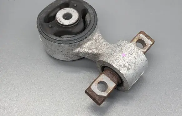 Engine mount bracket