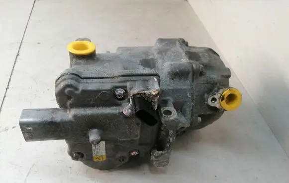 Toyota Auris E180 Air conditioning (A/C) compressor (pump) 0422001030 3Q04413