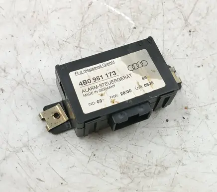 Audi A3 S3 8L Alarm control unit/module 4b0951173 748010100