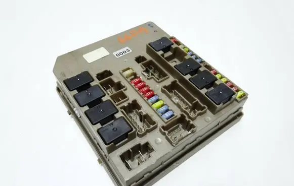 Renault Clio III Fuse module 674660A