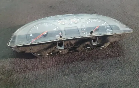 Volkswagen PASSAT B5 Speedometer (instrument cluster) 3B0919860C 110008919 110008919017