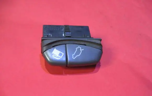 Volvo C70 Tailgate/boot open switch button 013170000 9162946