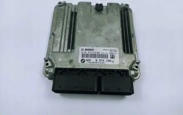 BMW 5 F10 F11 Engine control unit/module 8574100