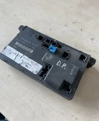 Mercedes-Benz E W211 Door control unit/module 2118200526