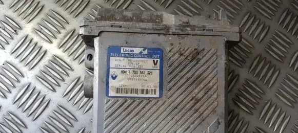 Volvo S40, V40 Engine control unit/module 7700868321 7700103515A