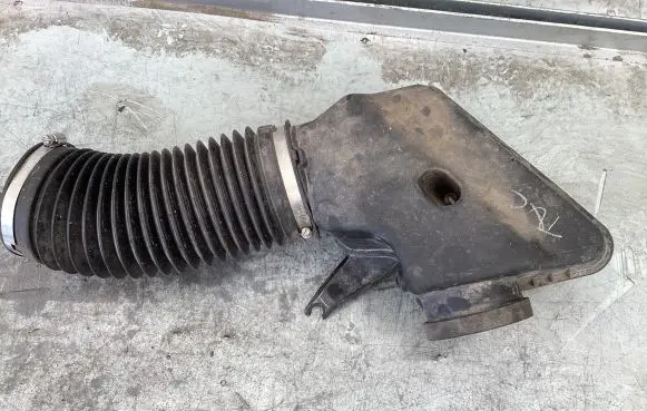 Chrysler Town & Country V Air intake duct part 6411
