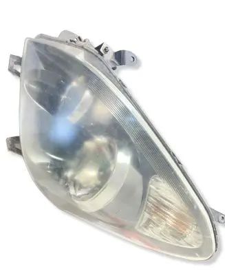 Toyota Corolla Verso AR10 Headlight/headlamp P7106L