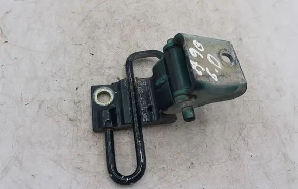 Volkswagen Touareg I Rear door lower hinge 7L0833412