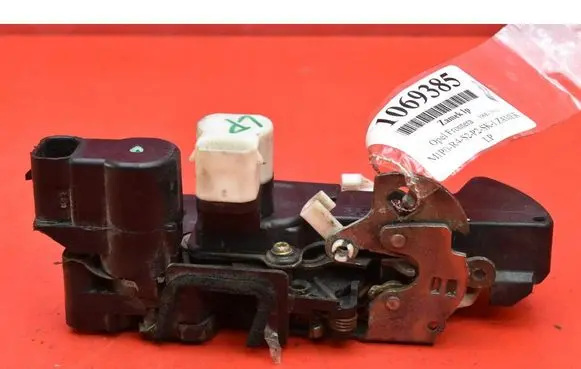Opel Frontera B Front door lock 16637561
