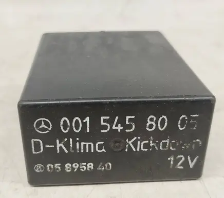 Mercedes-Benz E W124 Other relay 0015458005 A0015458005