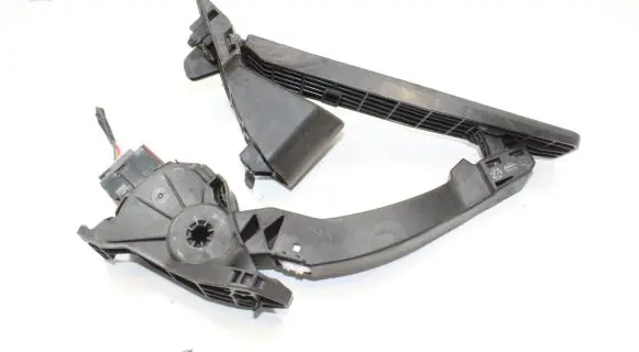 KIA Sorento Accelerator throttle pedal GO6