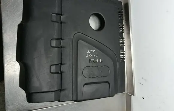 Skoda Octavia Mk2 (1Z) Engine cover (trim) 06J103925J