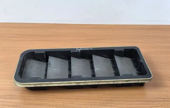 Volvo XC60 Quarter panel pressure vent 8623444