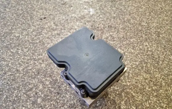 Chrysler 200 ABS Pump 0265956137 P68267002AC