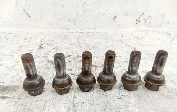 Mercedes-Benz Sprinter W906 Nuts/bolts 